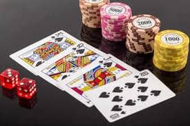 111m9 Slots ဂိမ်းများ မိုဘိုင်းဖုန်းဖြင့် ကစားနေသည့် မြန်မာကစားသူ မြင်ကွင်း
